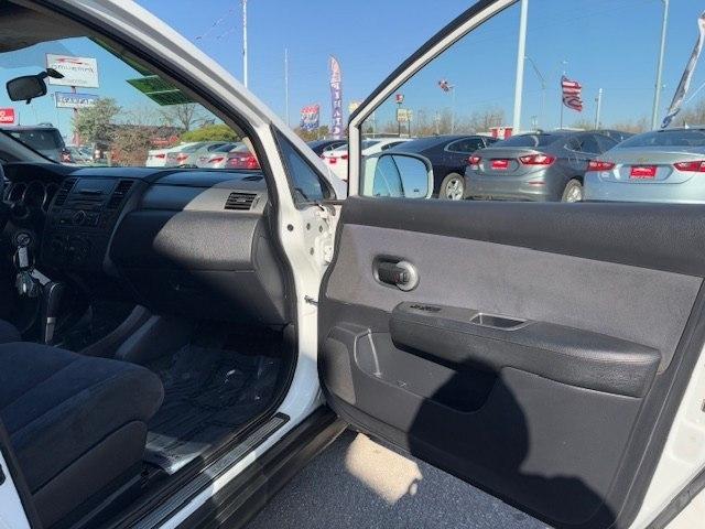 Nissan Versa 5dr HB I4 Auto 1.8 S 2008