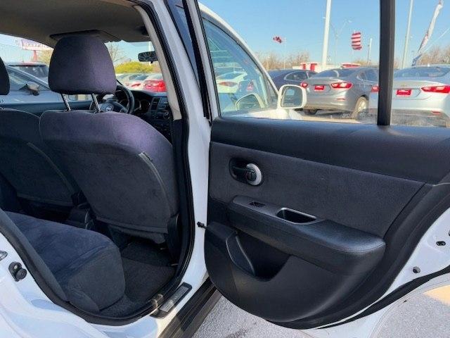 Nissan Versa 5dr HB I4 Auto 1.8 S 2008