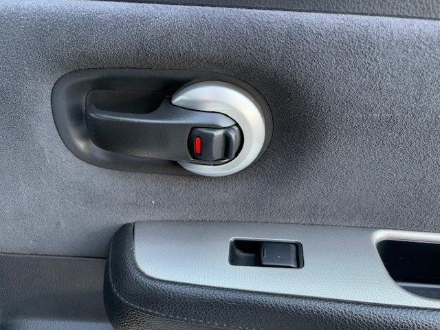 Nissan Versa 5dr HB I4 Auto 1.8 S 2008