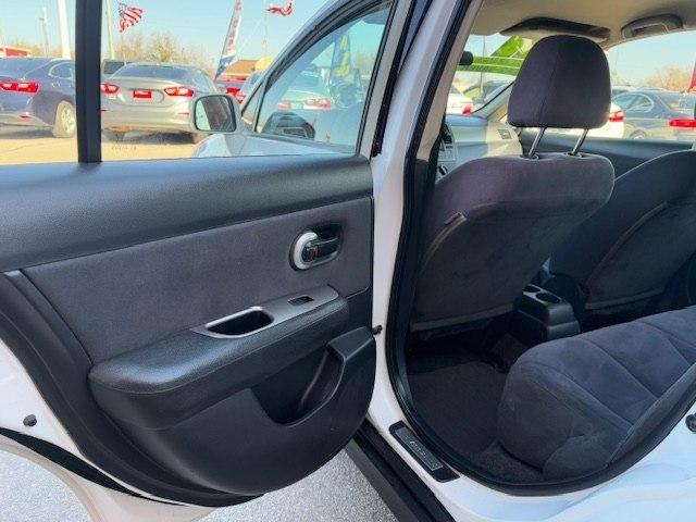 Nissan Versa 5dr HB I4 Auto 1.8 S 2008