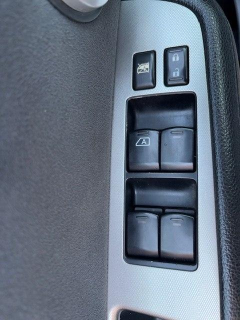 Nissan Versa 5dr HB I4 Auto 1.8 S 2008