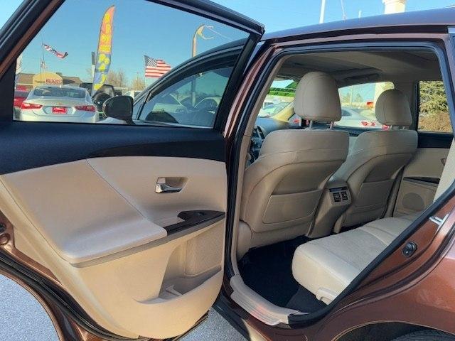 Toyota Venza 4dr Wgn I4 FWD (Natl) 2011