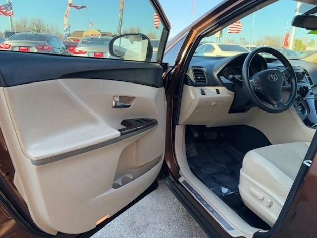 Toyota Venza 4dr Wgn I4 FWD (Natl) 2011