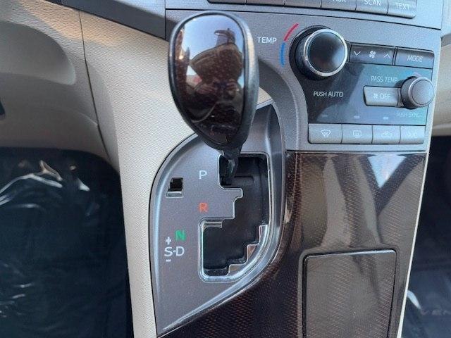 Toyota Venza 4dr Wgn I4 FWD (Natl) 2011