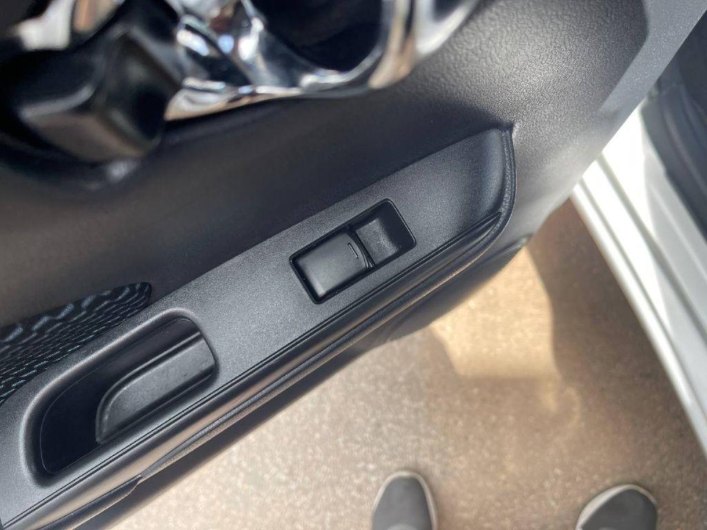 Nissan Versa Note 5dr HB CVT 1.6 SL 2015