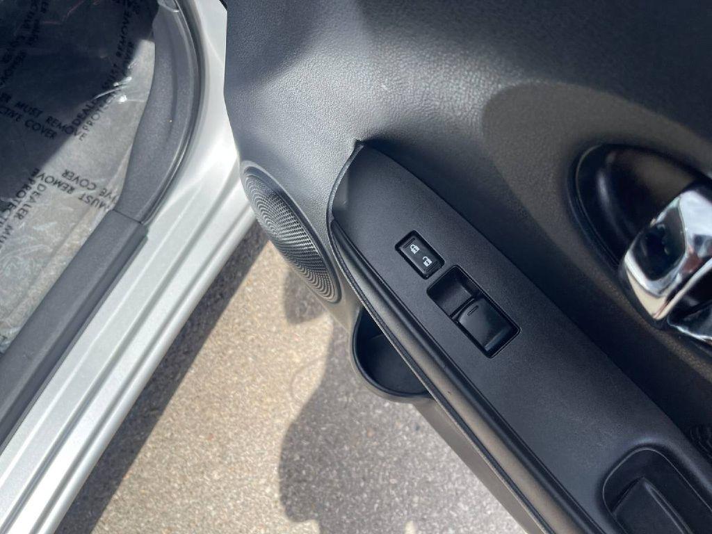 Nissan Versa Note 5dr HB CVT 1.6 SL 2015