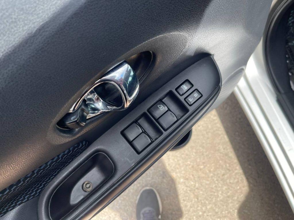 Nissan Versa Note 5dr HB CVT 1.6 SL 2015