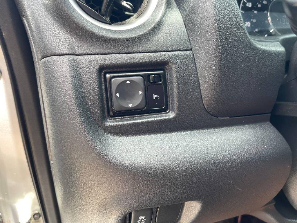 Nissan Versa Note 5dr HB CVT 1.6 SL 2015