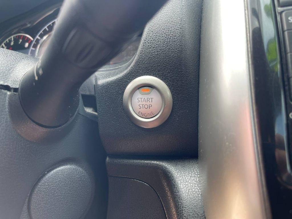 Nissan Versa Note 5dr HB CVT 1.6 SL 2015