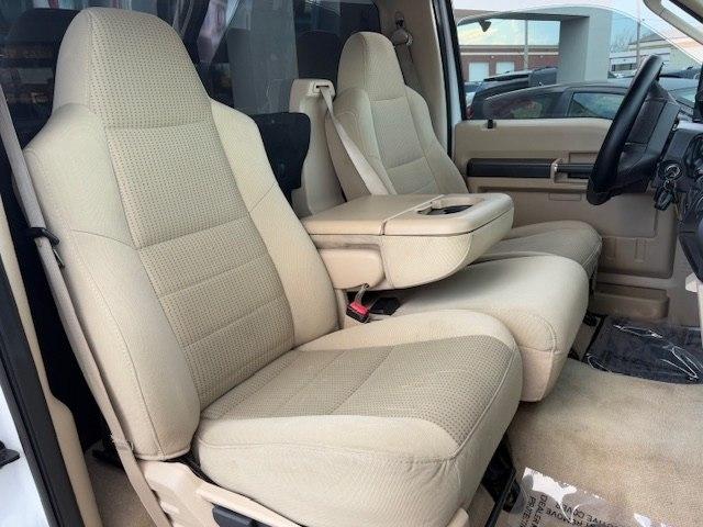 Ford Super Duty F-250 SRW 4WD Reg Cab 137" XLT 2009