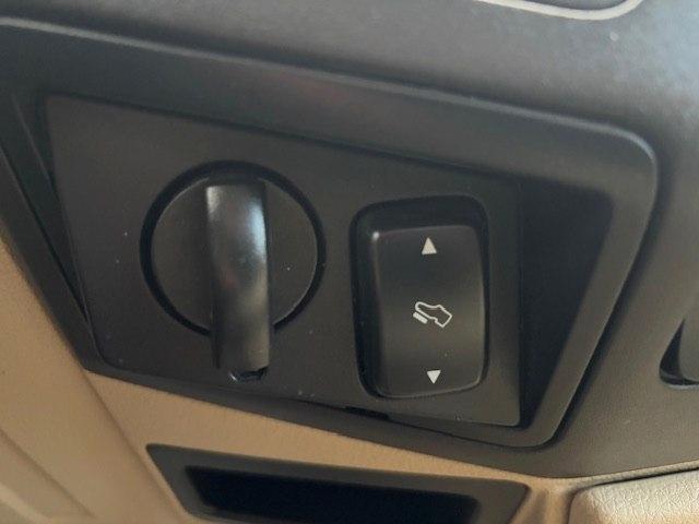 Ford Super Duty F-250 SRW 4WD Reg Cab 137" XLT 2009