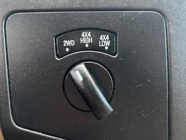 Ford Super Duty F-250 SRW 4WD Reg Cab 137" XLT 2009