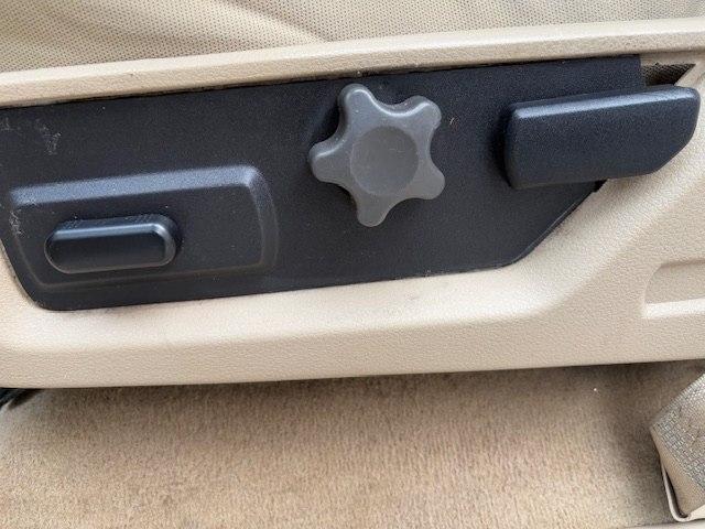 Ford Super Duty F-250 SRW 4WD Reg Cab 137" XLT 2009