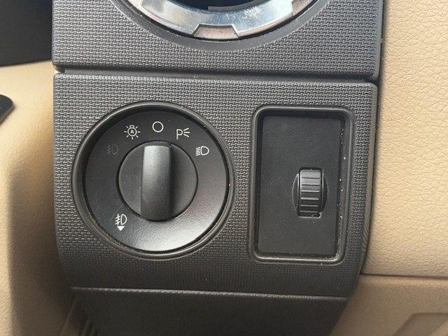 Ford Super Duty F-250 SRW 4WD Reg Cab 137" XLT 2009