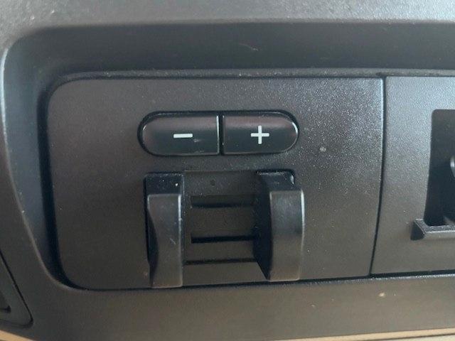 Ford Super Duty F-250 SRW 4WD Reg Cab 137" XLT 2009