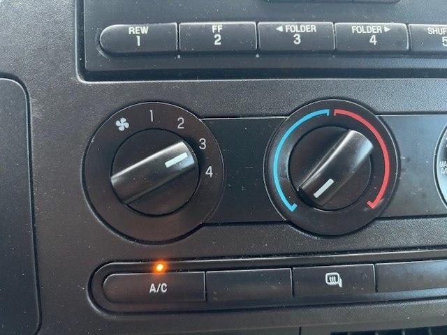 Ford Super Duty F-250 SRW 4WD Reg Cab 137" XLT 2009