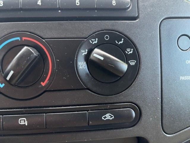 Ford Super Duty F-250 SRW 4WD Reg Cab 137" XLT 2009