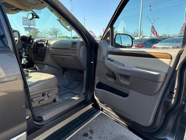 Ford Explorer 4dr 114" WB 4.6L Eddie Bauer 4WD 2005