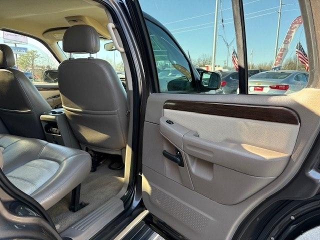 Ford Explorer 4dr 114" WB 4.6L Eddie Bauer 4WD 2005