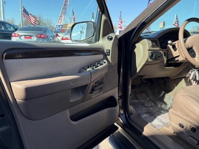 Ford Explorer 4dr 114" WB 4.6L Eddie Bauer 4WD 2005