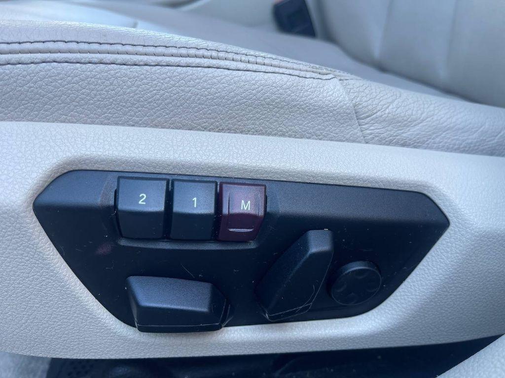 BMW 3 Series 4dr Sdn 328i RWD 2013