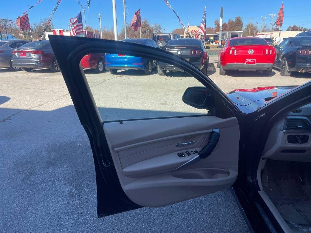 BMW 3 Series 4dr Sdn 328i RWD 2013