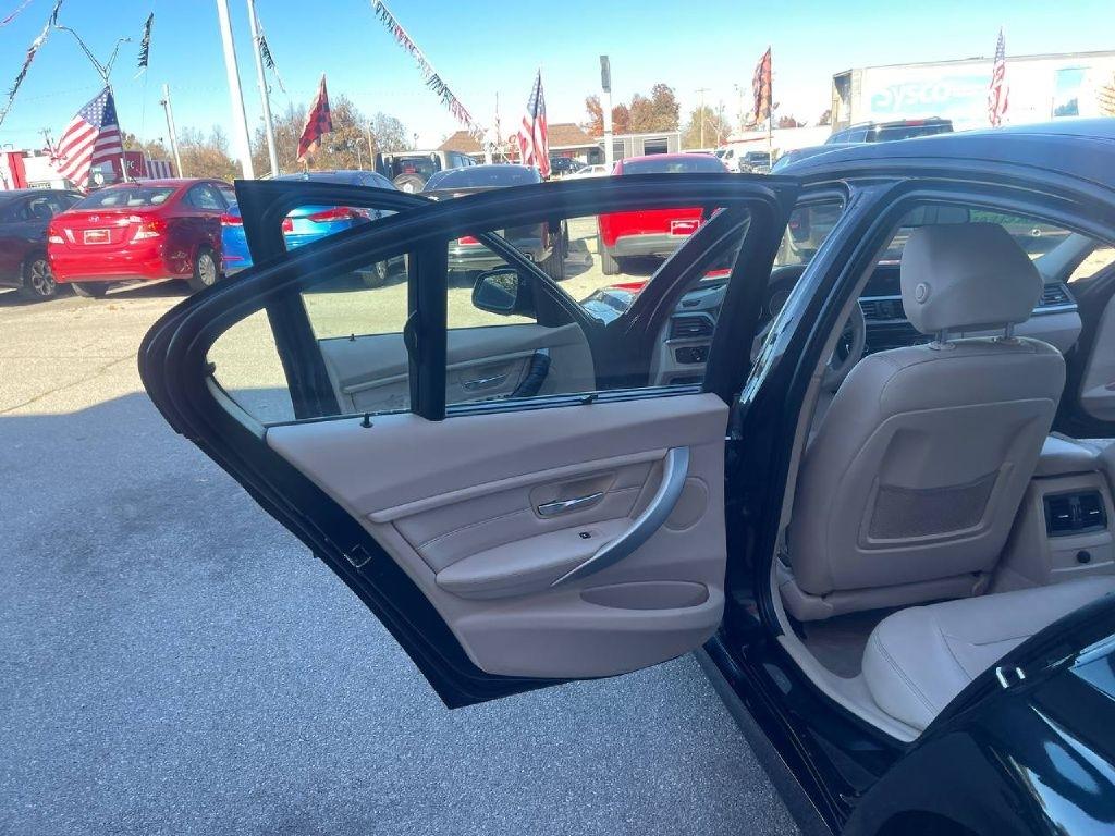 BMW 3 Series 4dr Sdn 328i RWD 2013