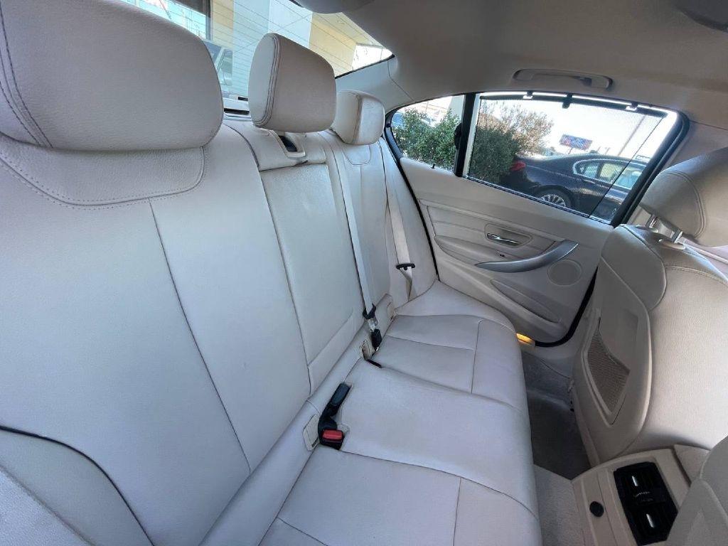 BMW 3 Series 4dr Sdn 328i RWD 2013