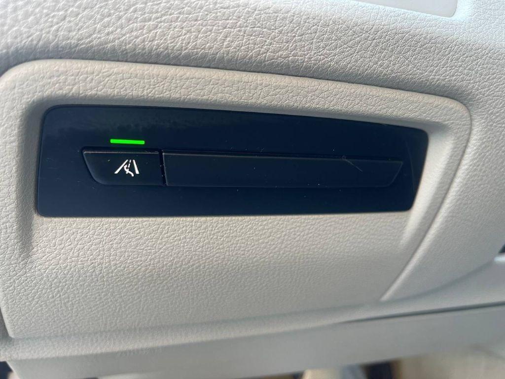 BMW 3 Series 4dr Sdn 328i RWD 2013