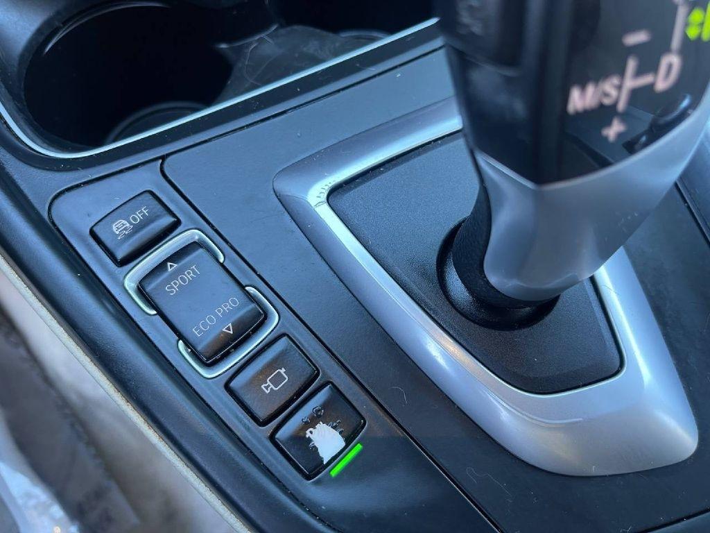 BMW 3 Series 4dr Sdn 328i RWD 2013