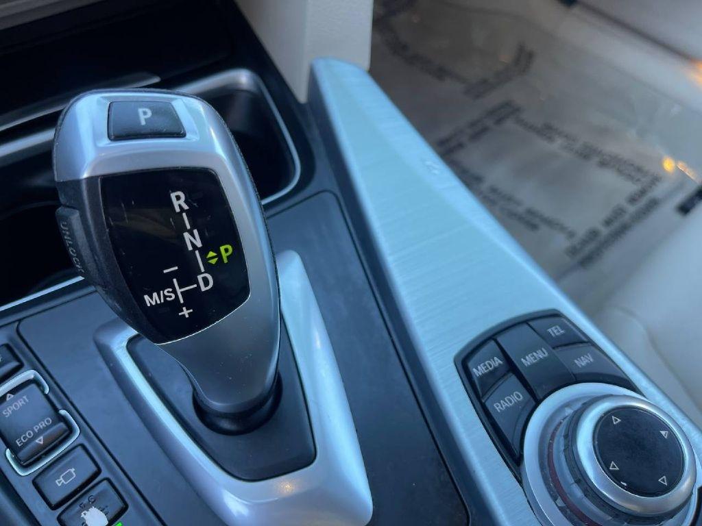 BMW 3 Series 4dr Sdn 328i RWD 2013