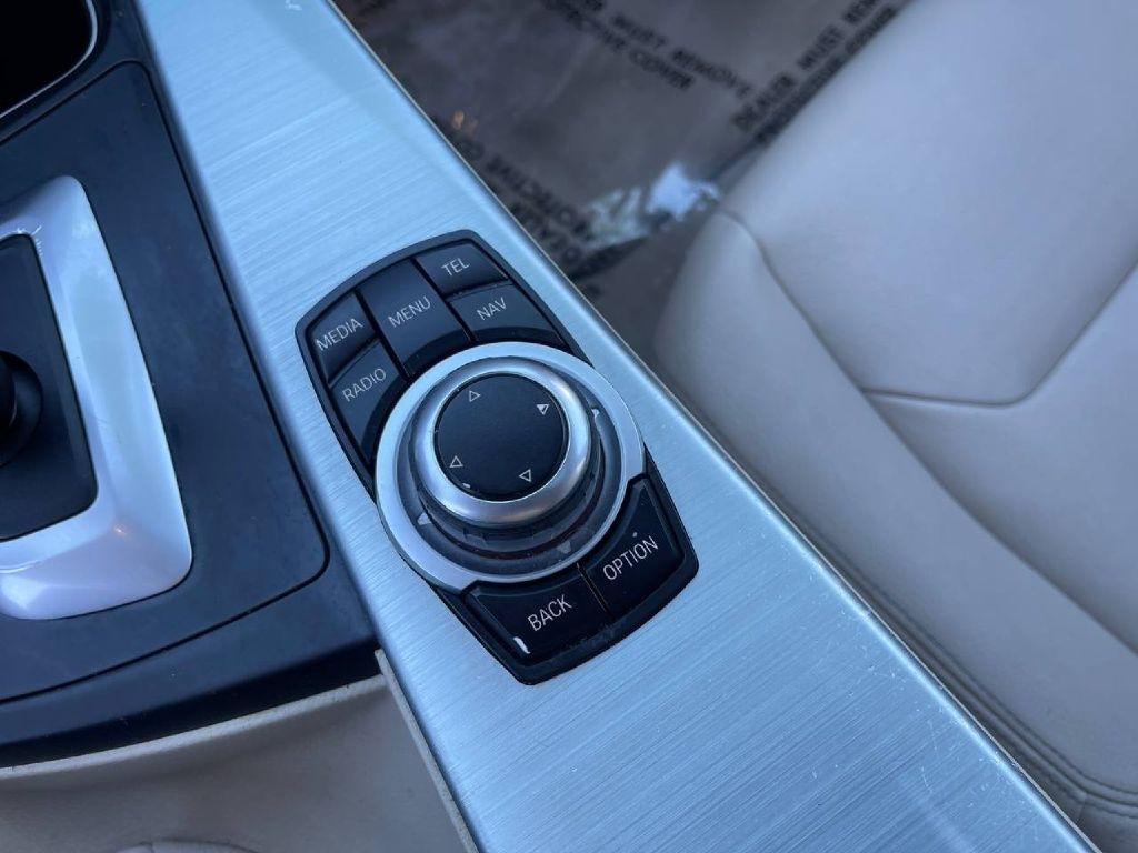 BMW 3 Series 4dr Sdn 328i RWD 2013