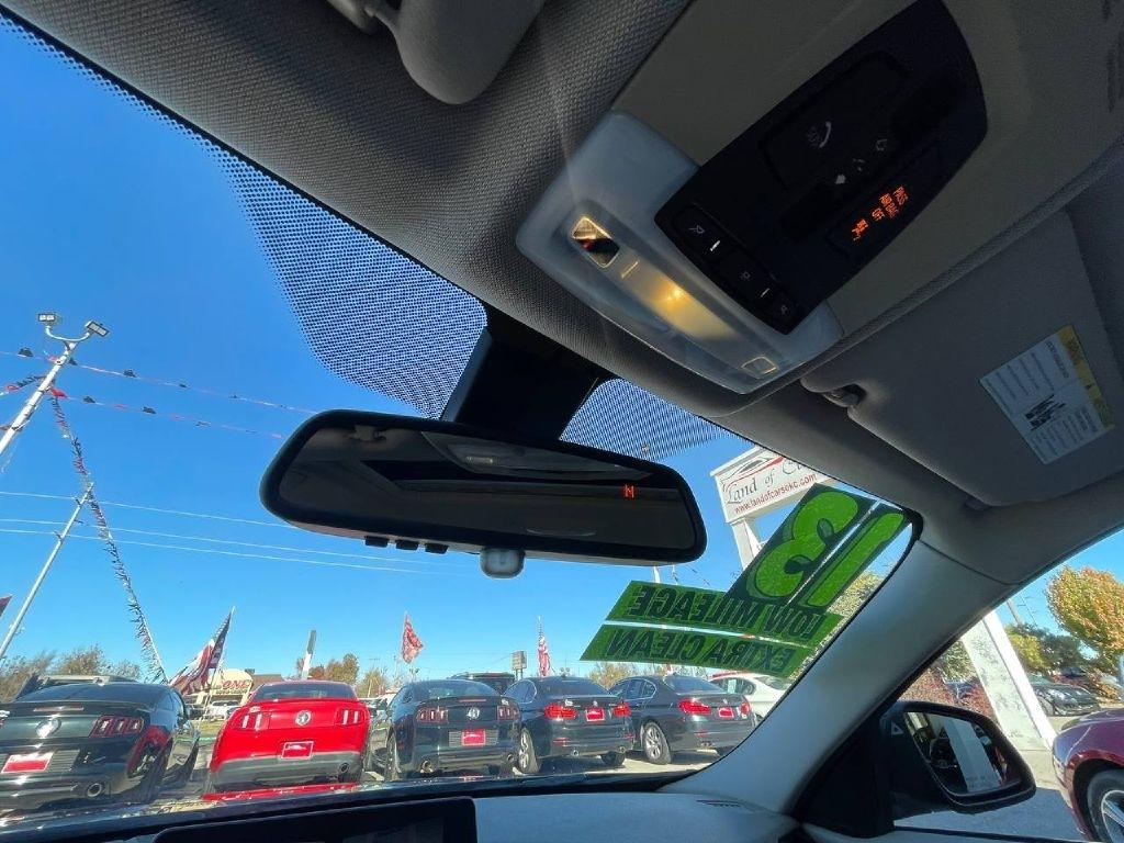 BMW 3 Series 4dr Sdn 328i RWD 2013