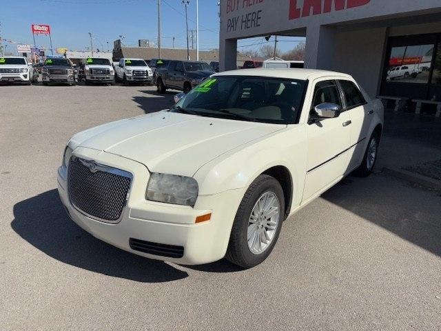 Chrysler 300 4dr Sdn 300 LX RWD 2008