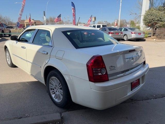 Chrysler 300 4dr Sdn 300 LX RWD 2008