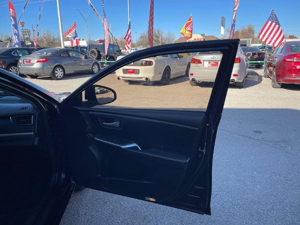 Toyota Camry XLE Auto (Natl) 2017