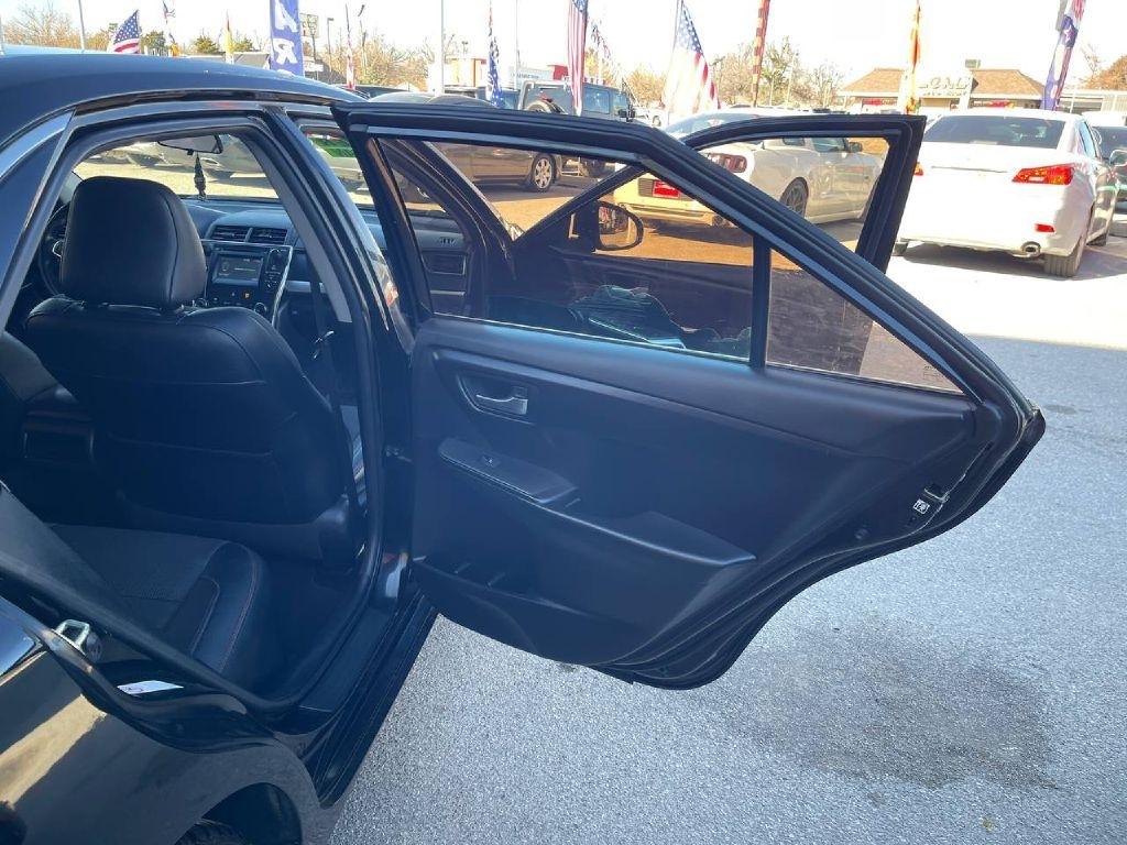 Toyota Camry XLE Auto (Natl) 2017