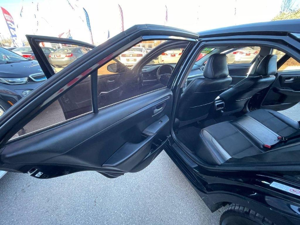 Toyota Camry XLE Auto (Natl) 2017