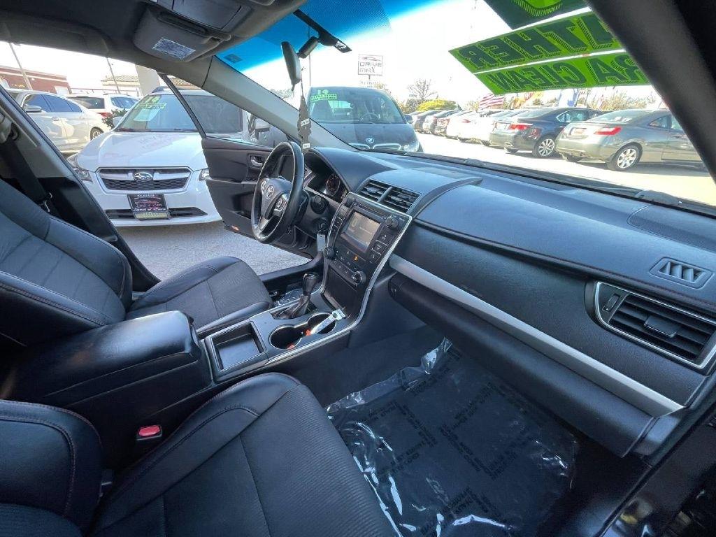 Toyota Camry XLE Auto (Natl) 2017
