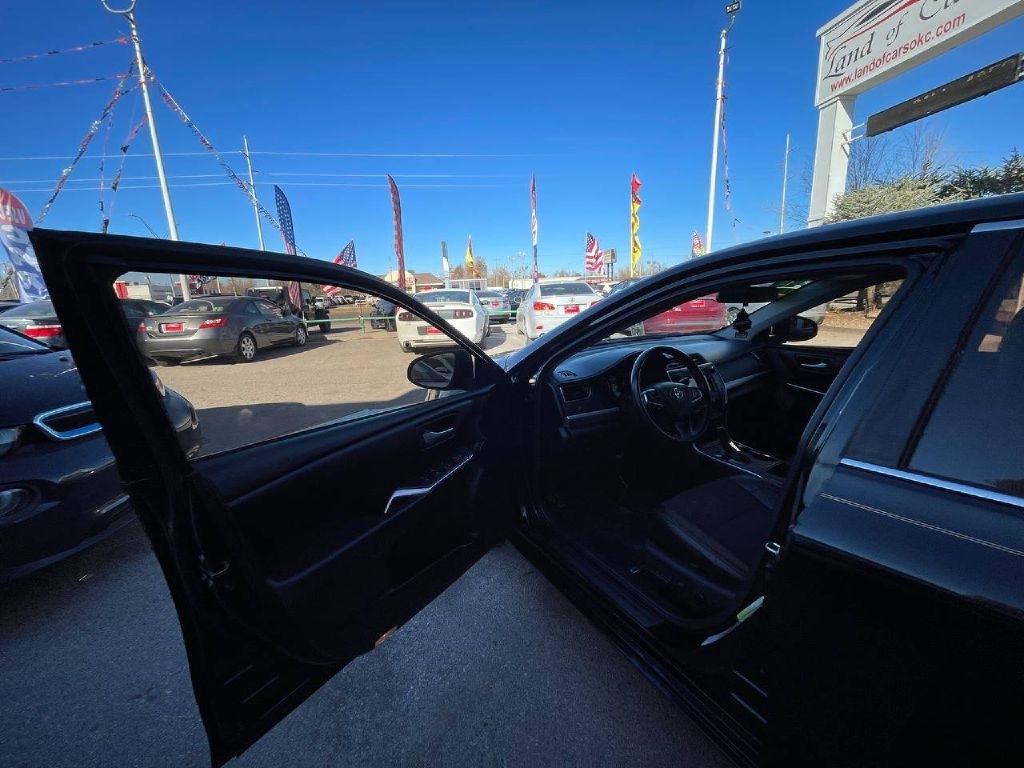 Toyota Camry XLE Auto (Natl) 2017