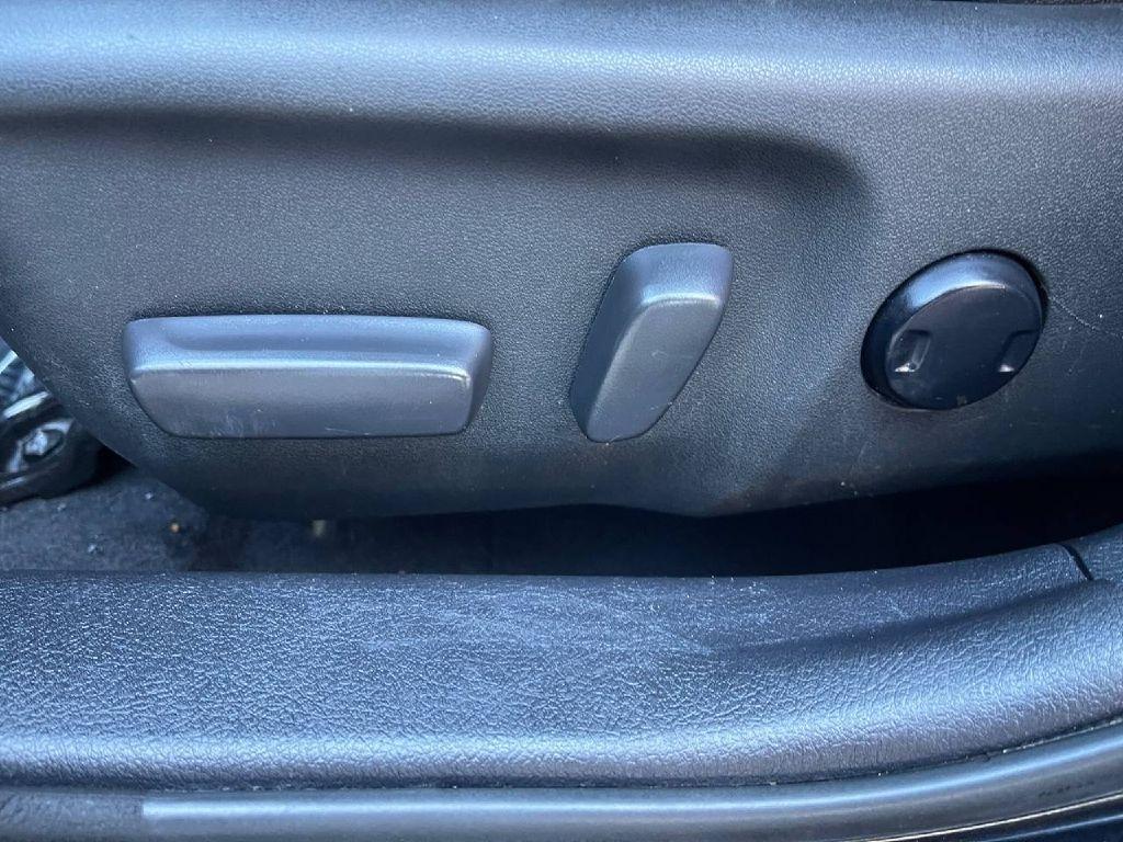 Toyota Camry XLE Auto (Natl) 2017