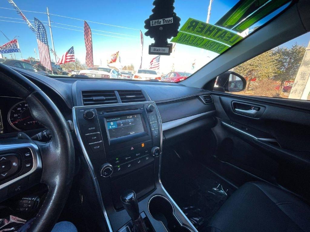 Toyota Camry XLE Auto (Natl) 2017