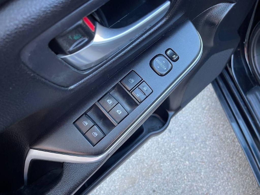 Toyota Camry XLE Auto (Natl) 2017