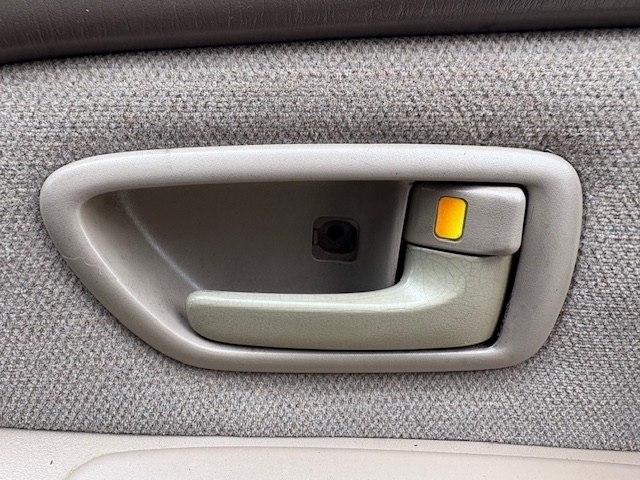 Toyota Sequoia 4dr SR5 (Natl) 2003