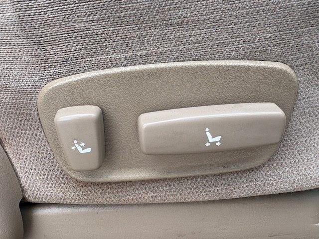 Toyota Sequoia 4dr SR5 (Natl) 2003