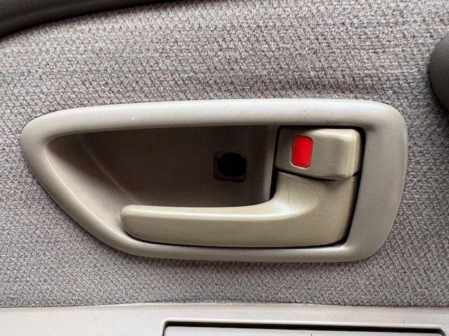 Toyota Sequoia 4dr SR5 (Natl) 2003