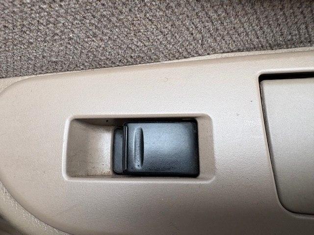 Toyota Sequoia 4dr SR5 (Natl) 2003