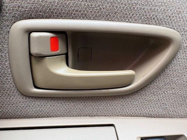 Toyota Sequoia 4dr SR5 (Natl) 2003