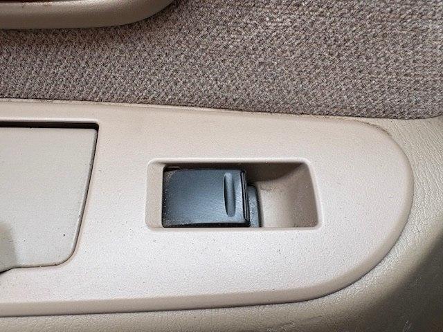 Toyota Sequoia 4dr SR5 (Natl) 2003