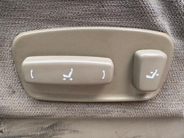 Toyota Sequoia 4dr SR5 (Natl) 2003